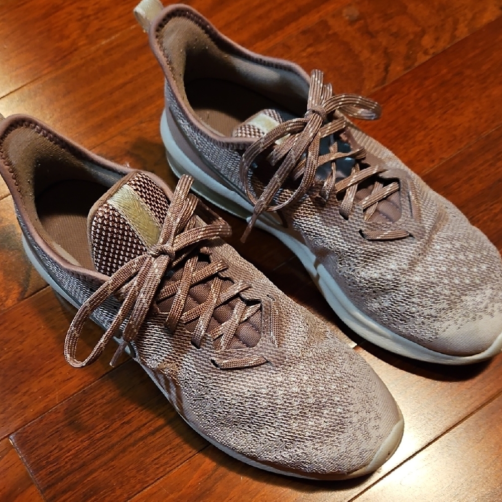 Nike AirMax Women's Athletic Shoes Blush/Lavendar Size 8.5